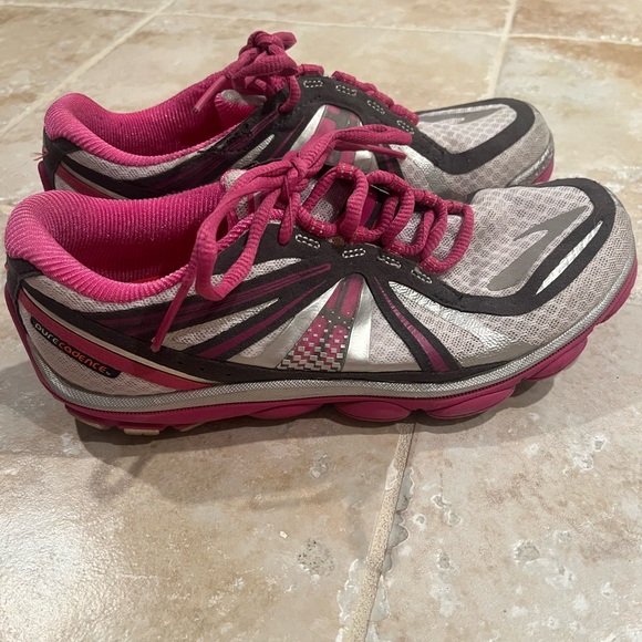 Women’s Brooks Pure Cadence Running Shoe - Picture 2 of 3